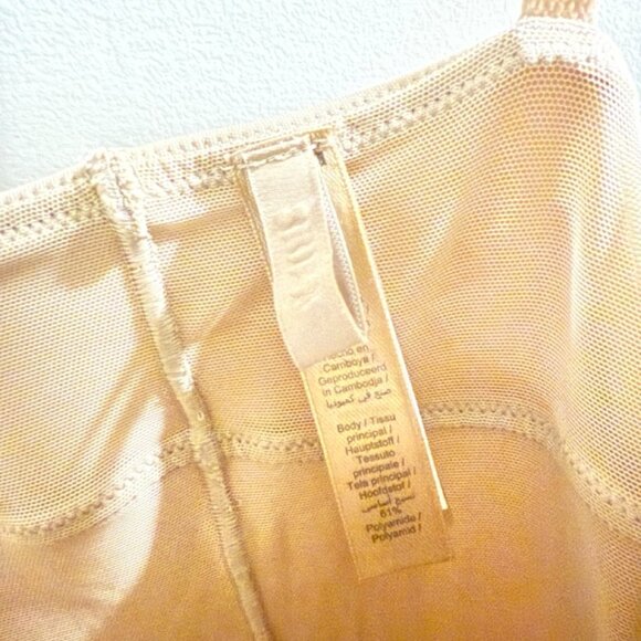 Skims Ultimate Body Push-Up Butt Enhancing Padded Mid-Thigh Bodysuit - Picture 11 of 13